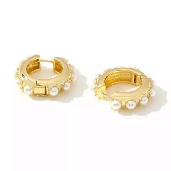 🖤 Eva 🖤 Chunky Gold Huggies Hoop Earrings NWT - Picture 2 of 9